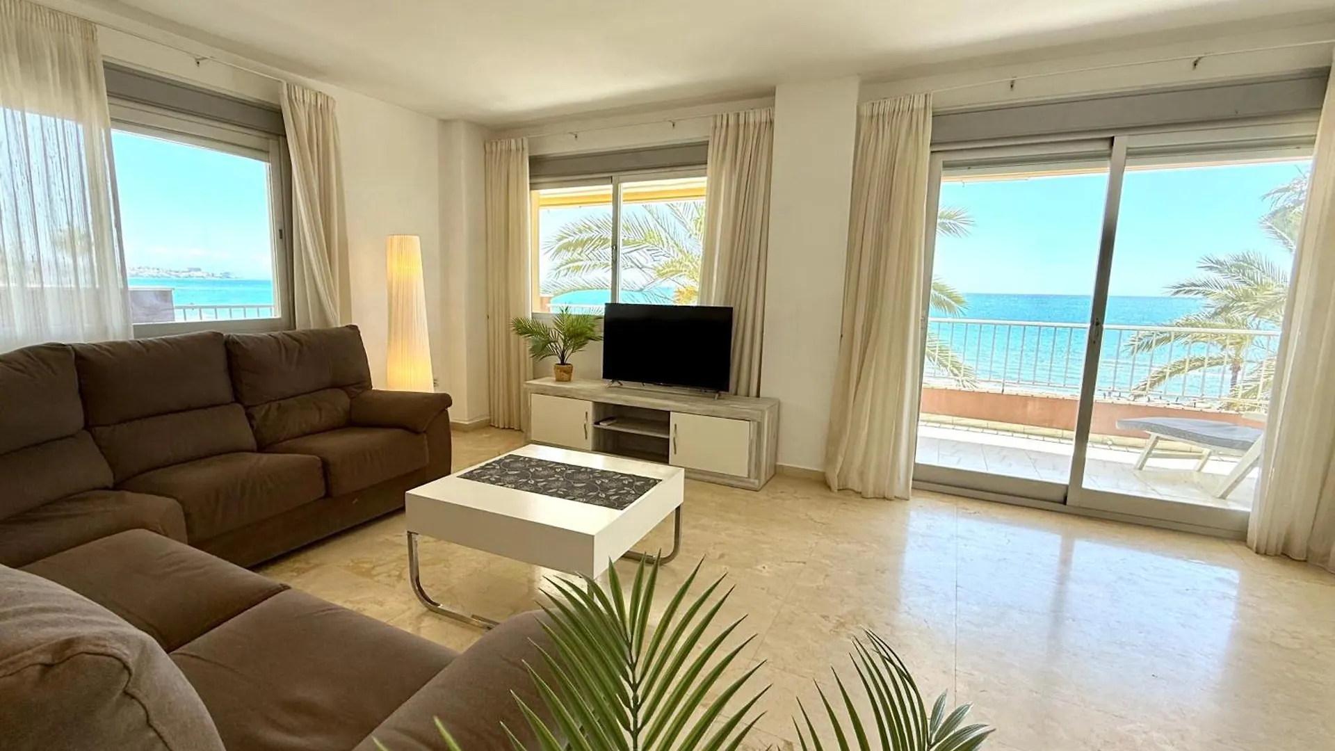 Nautique Beachfront Apartment Fuengirola