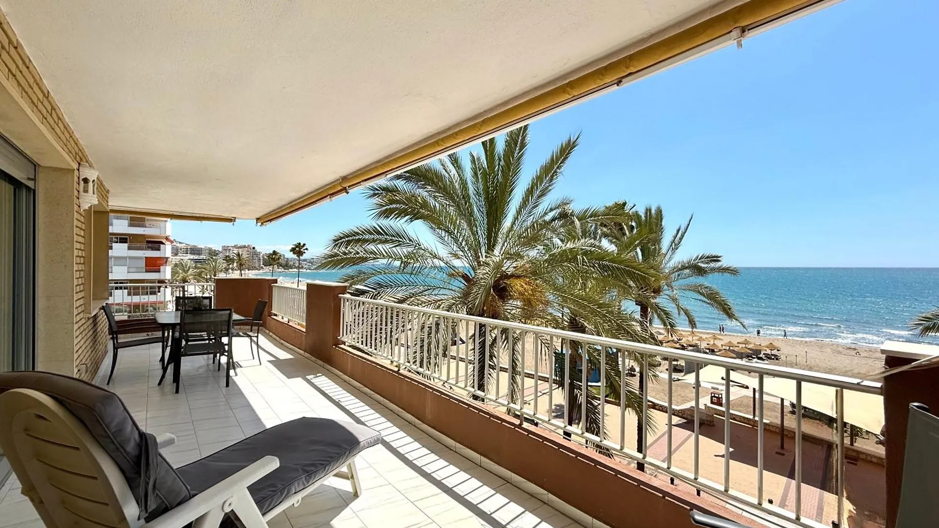 Nautique Beachfront Apartment Fuengirola