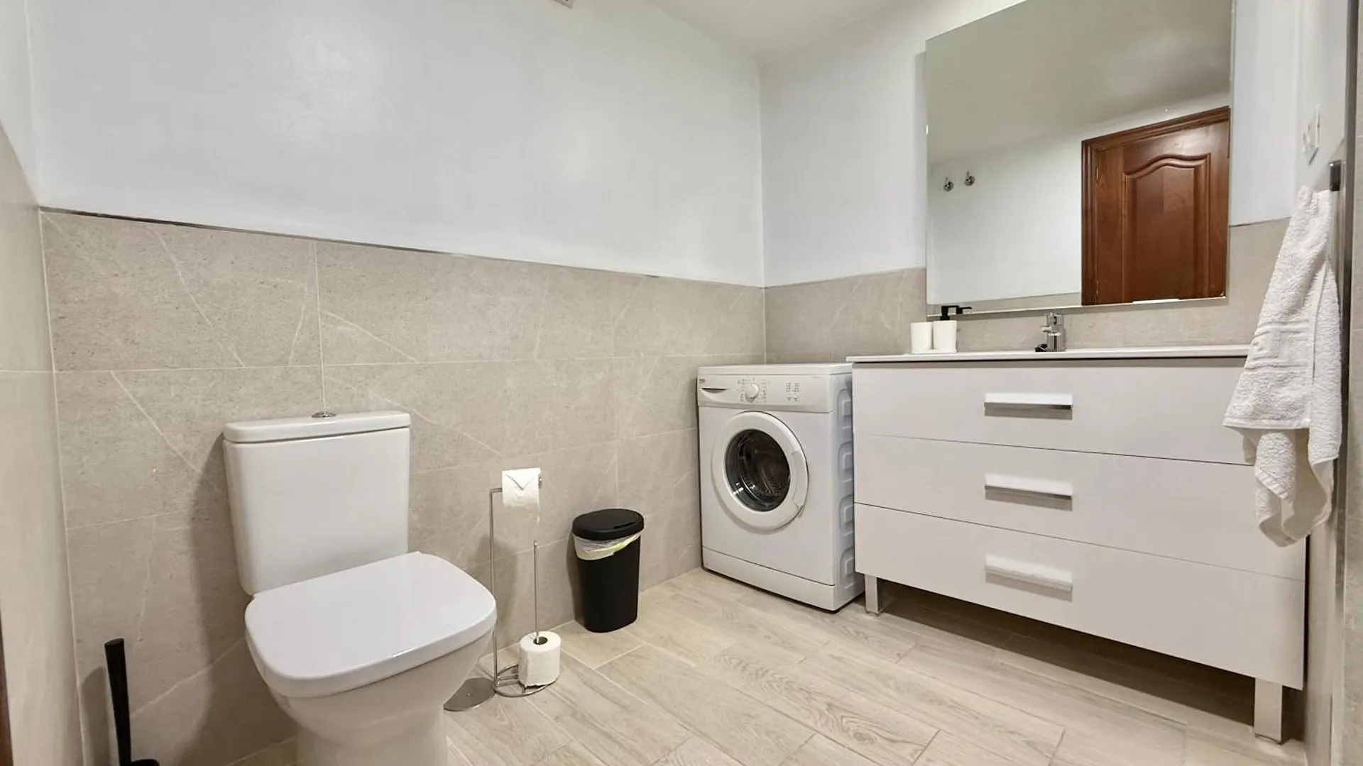 Nautique Beachfront Apartment Fuengirola